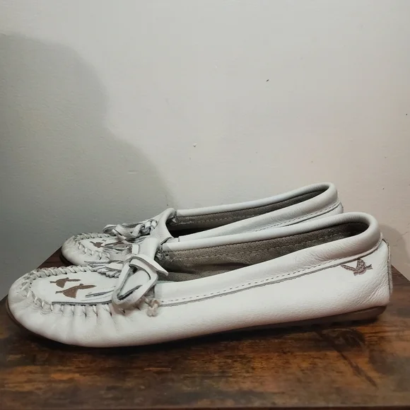 Minnetonka × Lottie Moss Embroidered Dove Moccasins Womens Size 9.5 - Picture 5 of 11